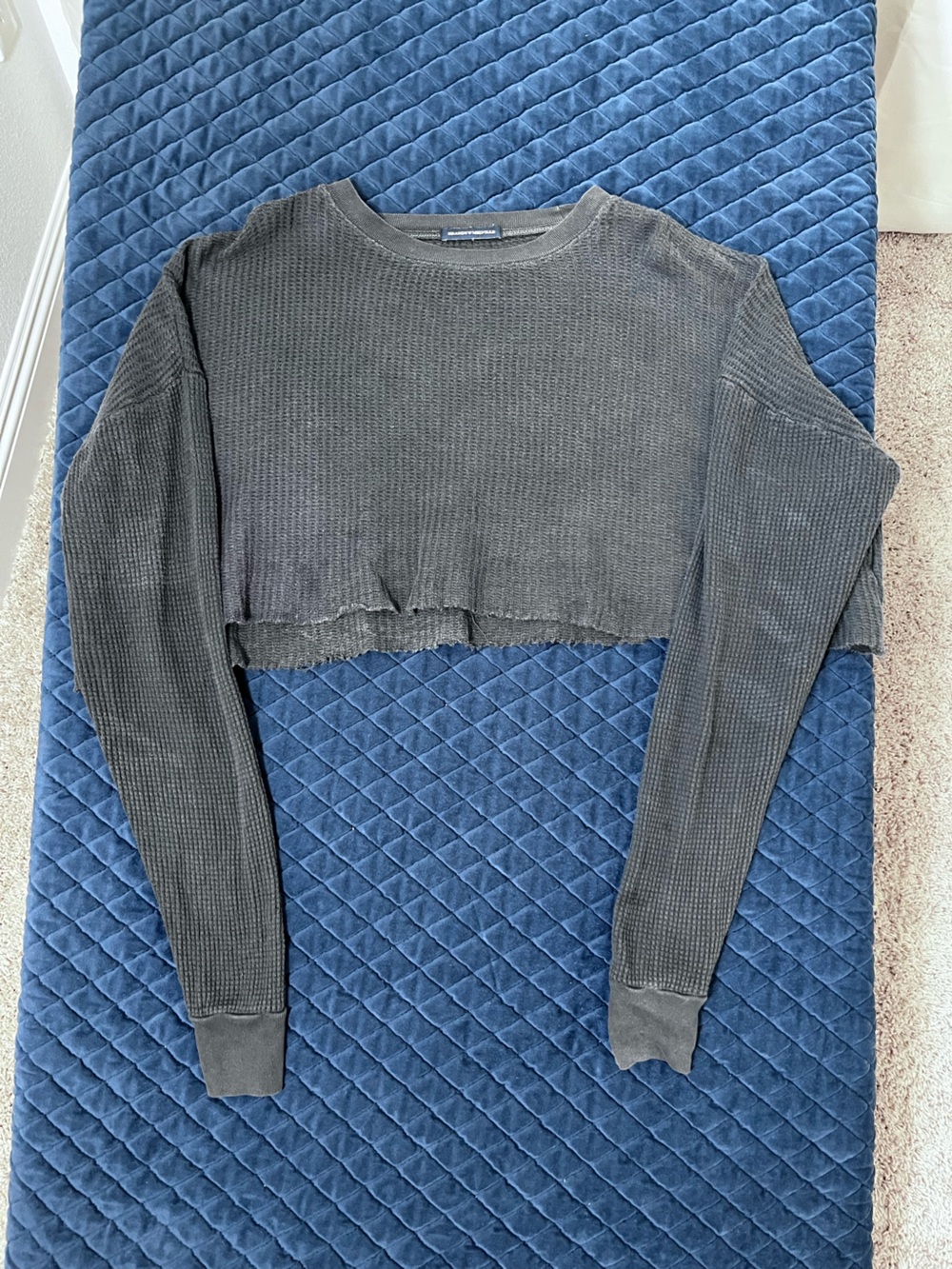 Brandy Melville Cropped Waffle Long-Sleeve Tee — Charcoal - Loose - Stylish - 17